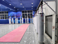 Support de sac de boxe lourd réglable en PU avec système de piste et de poulie mural pour sacs de sport MMA