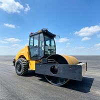 Compacteur routier à tambour unique durable de 12 tonnes et 110 kW pour la rénovation de voies circulaires urbaines et le compactage de grands sites d'enfouissement