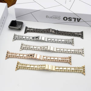 <span class=keywords><strong>Bracelet</strong></span> de luxe en métal pour dames avec chaîne <span class=keywords><strong>Bracelet</strong></span> de montre intelligent avec breloque pour <span class=keywords><strong>Apple</strong></span> <span class=keywords><strong>Watch</strong></span> Series 9 8 <span class=keywords><strong>7</strong></span> <span class=keywords><strong>Bracelet</strong></span> pour femmes filles - Product Image 1