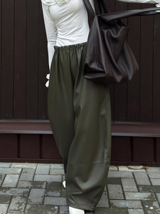 <span class=keywords><strong>Pantalon</strong></span> Harem <span class=keywords><strong>Femme</strong></span> Personnalisé OEM Automne Hiver 2025 Vert Armée <span class=keywords><strong>Simili</strong></span> <span class=keywords><strong>Cuir</strong></span> Cordon de Serrage Jambe Large pour un Style Décontracté et Sans Effort - Product Image 3