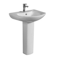 Ensemble de sanitaires modernes en céramique de style occidental, WC deux pièces blanc et lavabo pour salle de bain
