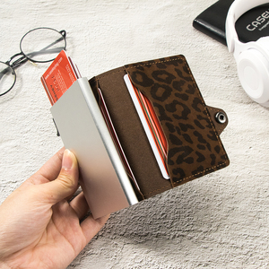 Porte-cartes intelligent en cuir minimaliste Casekey Slim à imprimé léopard, porte-cartes anti-vol, portefeuille automatique pour hommes et femmes - Product Image 3