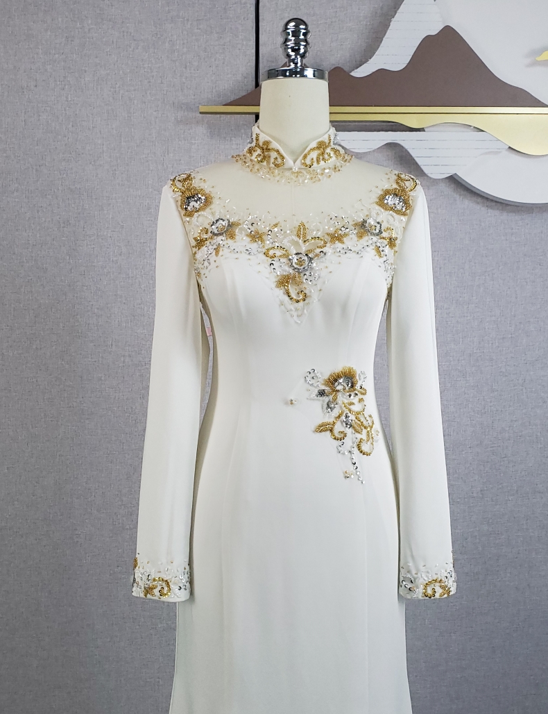 Chinese Traditional Cheongsam Long Sleeves Evening Dress for Wedding Party  - Elegant Red Ivory Gown with Beading Detail