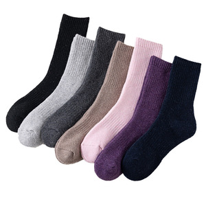 Chaussettes chaudes en laine d'hiver, chaussettes mi-hautes pour hommes et femmes, chaussettes épaisses en laine bouclée pour l'automne et l'hiver, chaussettes chaudes pour dormir à la maison - Product Image 4