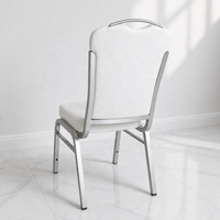 Chaise de banquet moderne en cuir PU, avec cadre métallique, rembourrée, dossier capitonné et poignée, vente en gros