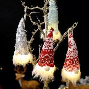 Pendentif de Noël en tissu sans visage, lumineux et alimenté par piles, en forme de forêt - Product Image 2