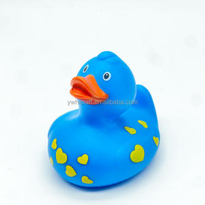 Canard de <span class=keywords><strong>bain</strong></span> en caoutchouc flottant HLC personnalisé avec logo, bleu et rose, pour bébé, cadeau promotionnel estival - Product Image 4
