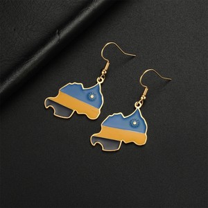 Orecchini Pendenti Impermeabili Placcati Oro 18K con Mappa e <span class=keywords><strong>Bandiera</strong></span> del <span class=keywords><strong>Ruanda</strong></span>, Design Ruandese in Acciaio Inox Smaltato - Product Image 6