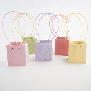 Sac en papier carré imperméable Macaron motif losange un morceau d'argile boîte à fleurs à main sac en papier kraft - Product Image 5