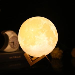 Lampe lunaire 3D imprimée en RVB à 16 couleurs, avec télécommande et prise secteur, veilleuse stable - Product Image 1