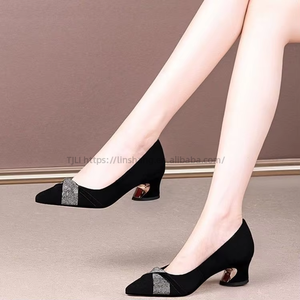 Escarpins noirs pour femmes avec bout orné de strass, talon bloc bas, chaussures de bureau confortables pour le travail et les occasions formelles, taille 35-40 - Product Image 3