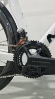 Vélo de route en carbone 700C 24 vitesses, freins à disque hydrauliques, jeu de roues en carbone, 7,8 kg, cockpit entièrement en carbone, vélo de course multi-tailles