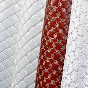 Tissu en <span class=keywords><strong>cuir</strong></span> artificiel imperméable en PU brodé avec éponge épaisse pour la décoration intérieure de voiture, sol, lit - Product Image 1