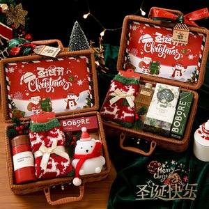 Canasta <span class=keywords><strong>de</strong></span> Mimbre con Logotipo Personalizado, Set <span class=keywords><strong>de</strong></span> Regalo <span class=keywords><strong>de</strong></span> Navidad con Taza, Calcetines, Vela y Chocolate para Mujeres, Amigas, Familiares, <span class=keywords><strong>Regalos</strong></span> Navideños - Product Image 1