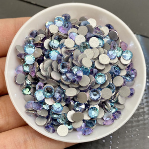 Vente en gros Fond plat Nail Art Pierre de verre Fond argenté Fond d'ongle en cristal Saphir Diamant clair Strass pour robe de danse latine - Product Image 3