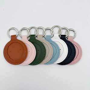 Ensemble porte-clés en cuir PU de qualité supérieure avec fenêtre d'identification transparente 2-en-1 et protection de suivi pour clés de voiture et valises - Product Image 2