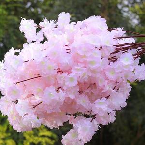 Fleurs artificielles <span class=keywords><strong>de</strong></span> haute qualité Branche <span class=keywords><strong>de</strong></span> cerisier en fleurs Décoration <span class=keywords><strong>de</strong></span> célébration <span class=keywords><strong>de</strong></span> mariage Fleurs <span class=keywords><strong>de</strong></span> cerisier roses - Product Image 4