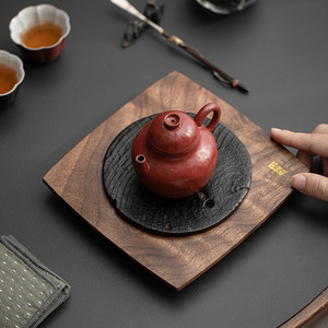 Soporte para Tetera de Madera de Nogal con Bandeja para Incienso de Agarwood y Sándalo, Accesorio Hecho a Mano para la Ceremonia del Té - Product Image 1