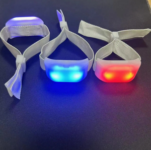 Bracelet LED Lumineux en Tissu pour Festivals, Événements, Concerts et Fêtes - Product Image 3