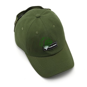 Nuovo Cappellino da Baseball con Confezione Regalo, Stile Divertente, Decorazione Rimovibile con Orecchie di Gatto e Lente, Ideale come Regalo di Compleanno o Festivo per Giovani e Coppie - Product Image 1