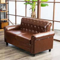 Kleines, frisches, modernes Chesterfield-Sofa mit Schwammfüllung, quadratische Form, dreisitzig, zur Miete für Wohnzimmer und Hotelnutzung