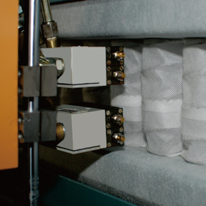 Bán tự động Túi mùa xuân CuộN lắp ráp CNC bọt nệm máy làm cho vua nữ hoàng changzhou đôi đồ nội thất - Product Image 2