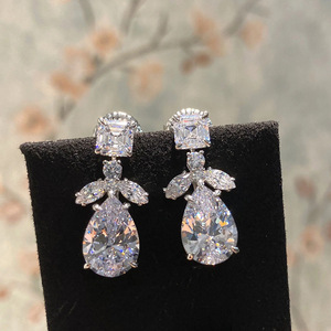 Orecchini Pendenti a Goccia per Sposa, Eleganti Gioielli Lunghi per Matrimonio e Fidanzamento - Product Image 4