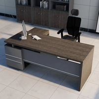 Bureau informatique tendance entièrement équipé, multi-compartiments, pratique, avec armoire pour le personnel de l'entreprise