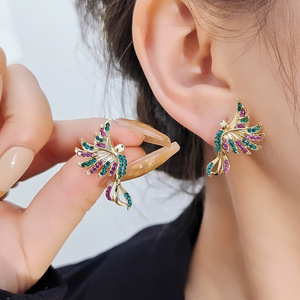Orecchini a Perno Colorati a Forma di Uccello per Donne, Eleganti Accessori per Orecchie da Indossare Ogni Giorno - Product Image 1
