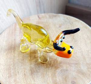 Ornement de table en verre soufflé artisanal en forme de colibri, figurine d'oiseau en verre coloré, décoration Art Déco pour mariage et maison - Product Image 2