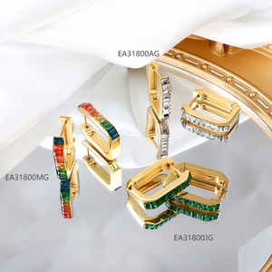 Boucles d'oreilles géométriques tendance en acier inoxydable avec zircon coloré, style Ins, super populaires, en acier inoxydable 18K, vente en gros - Product Image 1