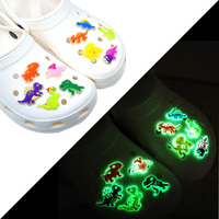 Breloques de chaussures en PVC personnalisées qui brillent dans le noir, décoration personnalisée, design lumineux, breloques de chaussures qui s'illuminent