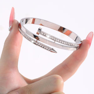 Le nouveau bracelet Kaka serti <span class=keywords><strong>de</strong></span> pierres est adapté aux femmes pour prendre un <span class=keywords><strong>bain</strong></span> sans se décolorer. Il est en acier inoxydable - Product Image 4