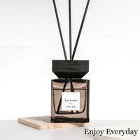 Bouteille de luxe transparente grise 50ml 100ml 150ml 200ml carré diffuseur d'huile essentielle avec bouchon en bois à vis