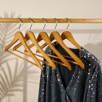 Cintre en bois naturel de haute qualité, écologique, avec crochet chromé et barre à pantalons, design minimaliste et gain de place, pour magasins de vêtements (vente en gros)