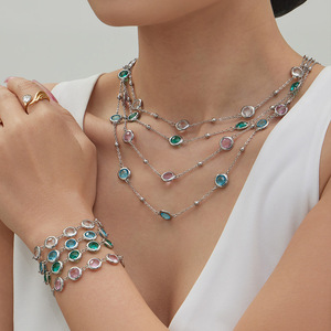 Parure de bijoux exquise en acier inoxydable avec zircon taillé pour femme : boucles d'oreilles, petit collier superposé et bracelet - Product Image 6
