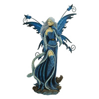 Sculpture en résine de fée ailée bleu glace gothique, 11 pouces, ange fantastique, décoration de Pâques, ornement de table artistique peint à la main