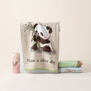Serviette en gaze pour enfants, motif dessin animé, petite serviette jacquard suspendue pour le lavage du visage du bébé ZY-1008 – Vente en gros - Product Image 1