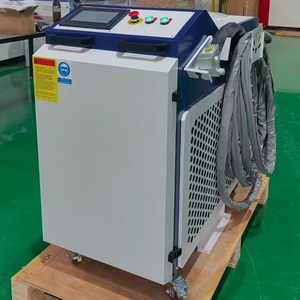 Machine de décapage au laser portative haute puissance 1500w3000w2000w pour la suppression de la <span class=keywords><strong>peinture</strong></span>, de la rouille et des moules sur les tôles de voitures - Product Image 2