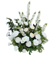 Composition florale artificielle blanche et verte romantique de taille moyenne pour mariage, avec rhododendrons et delphiniums en soie, pour décoration de table et toile de fond.