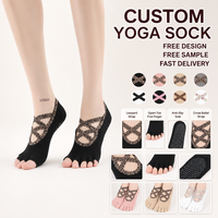 Chaussettes de yoga pour femmes OEM, imprimé léopard, sans talon, à brides croisées, antidérapantes, à cinq orteils, pour Pilates et exercices au sol