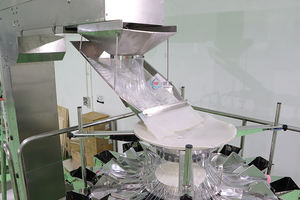 Machine de remplissage d'emballage automatique pour noix, amandes, cacahuètes, noix de cajou, noix de pistache, fruits secs sous vide - Product Image 4