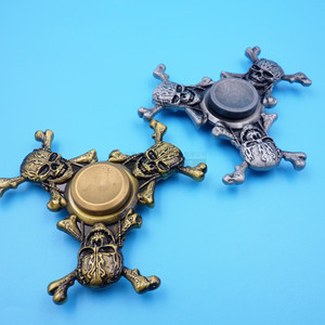 Toupie Fidget Spinner en alliage de zinc, motif crâne à trois feuilles, finition argent antique, cadeau unisexe pour les 8 à 13 ans - Product Image 3