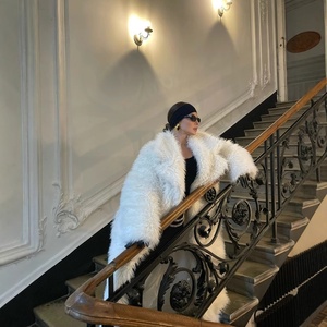 Manteau long en fausse fourrure croisé personnalisé pour femme, chaud et épais, élégant et tendance pour l'hiver - Product Image 5