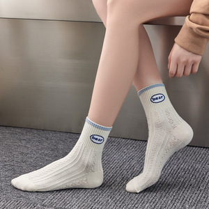 Automne hiver nouvelles femmes équipage chaussettes frais doux polyvalent dessin animé lettre ours absorbant la sueur décontracté fabricant Stock en gros - Product Image 4