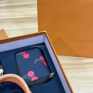 Juego de 4 Bolsos de Mano de Poliéster Impermeables de Lujo con Estampado de Cerezas, Diseño Clásico Vintage de París, Gran Venta - Product Image 5