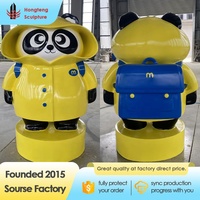 Op maat gemaakte grote sculptuur van glasvezelhars, fruit anime cartoon ontwerp figuur sculptuur voor buitendecoratie