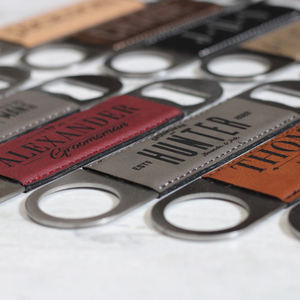 Décapsuleur de bouteille de bière en acier inoxydable personnalisé avec gravure laser sur cuir PU, cuir synthétique laserable, pour cadeau de mariage - Product Image 4