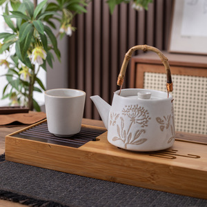 Juego de tetera de cerámica pintada a mano con mango de bambú para casa de té y té de la tarde - Product Image 2
