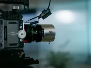 เลนส์ Great Joy Blazar 33 มม. T1.8 มุมกว้างแบบ Anamorphic 1.5x 3:2 ฟูลเฟรม EF Arri Pl โครงสร้างโลหะ - Product Image 6